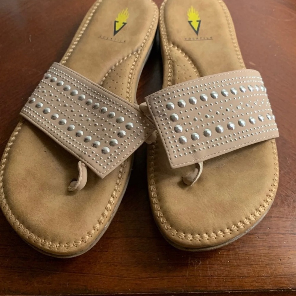 Volatile sandals sz 8